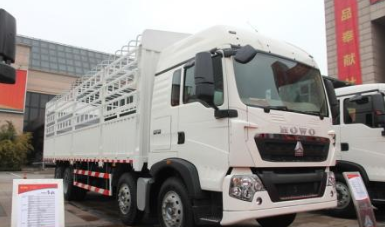 城市道路守护新力量 重汽豪沃T5G210单桥洗扫车与防撞缓冲车外观深度解析