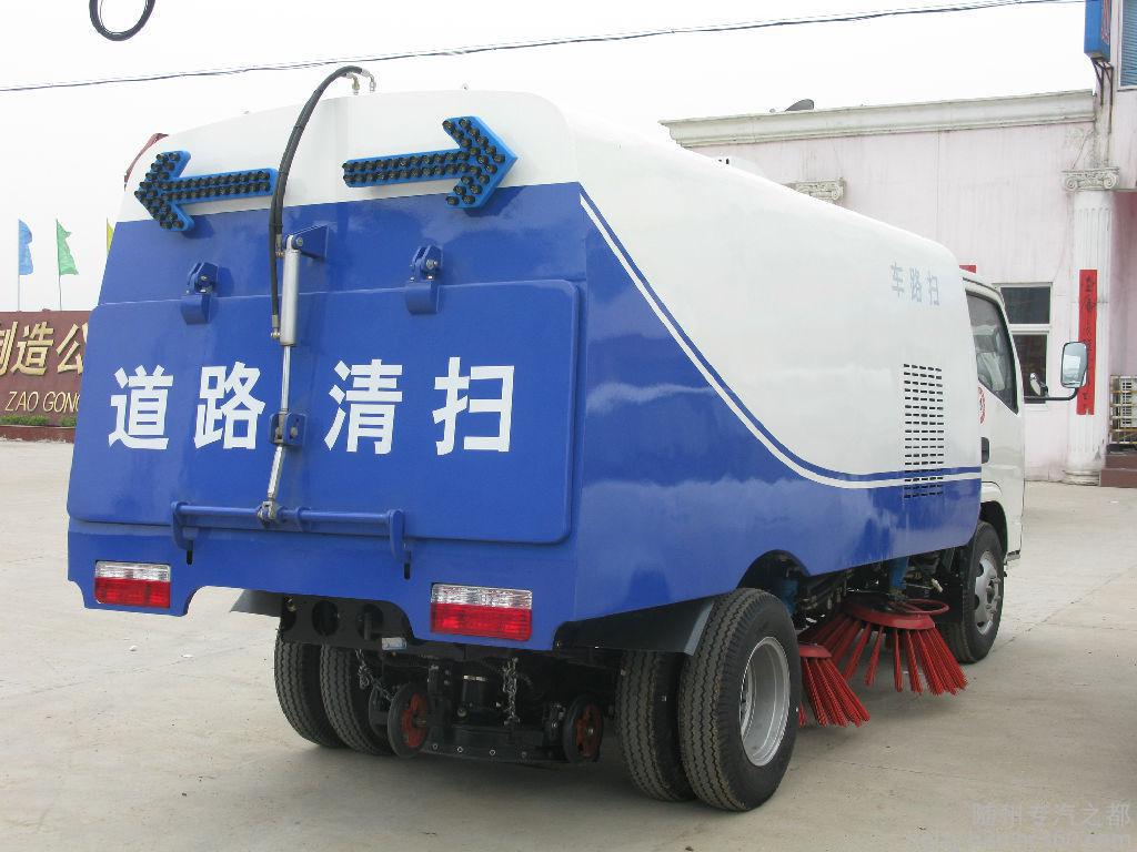 中联重科10方路面清扫车与防撞缓冲车报价解析